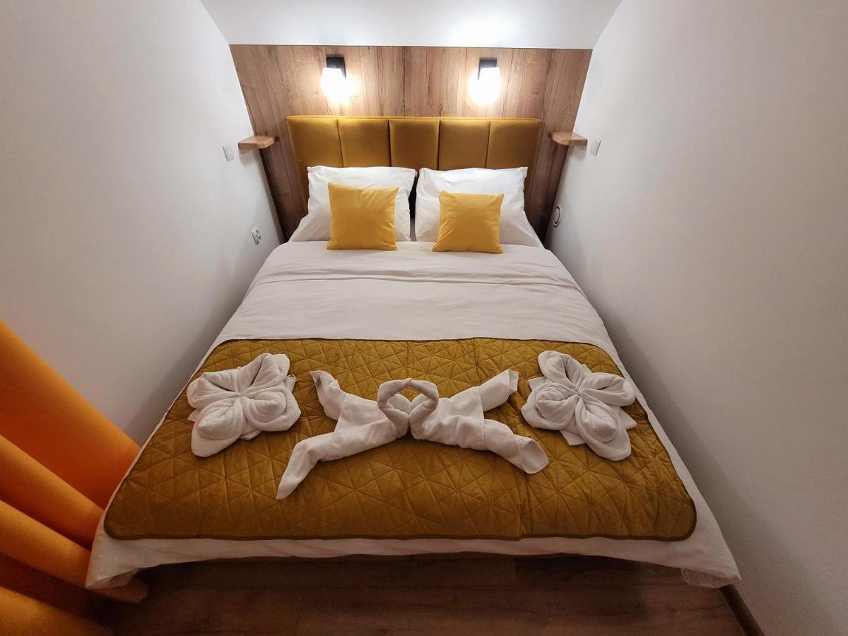 Urocza Kryjowka Ze Spa Lesko Esterno foto