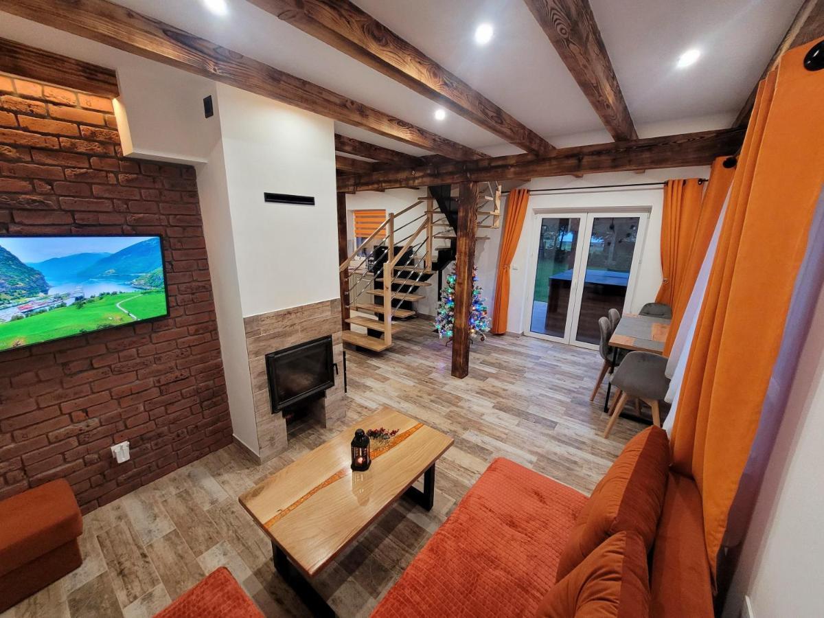 Urocza Kryjowka Ze Spa Lesko Esterno foto