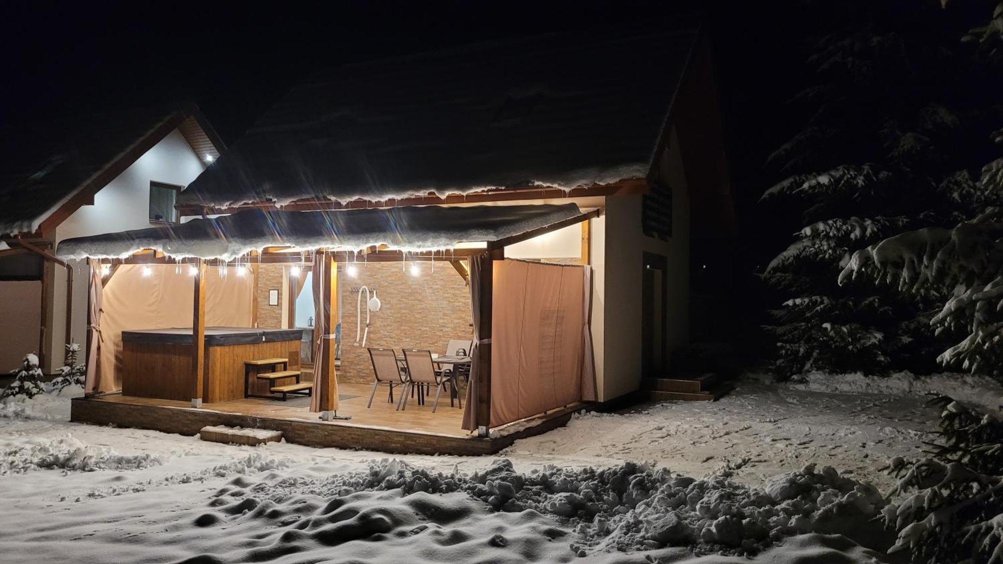 Urocza Kryjowka Ze Spa Lesko Esterno foto