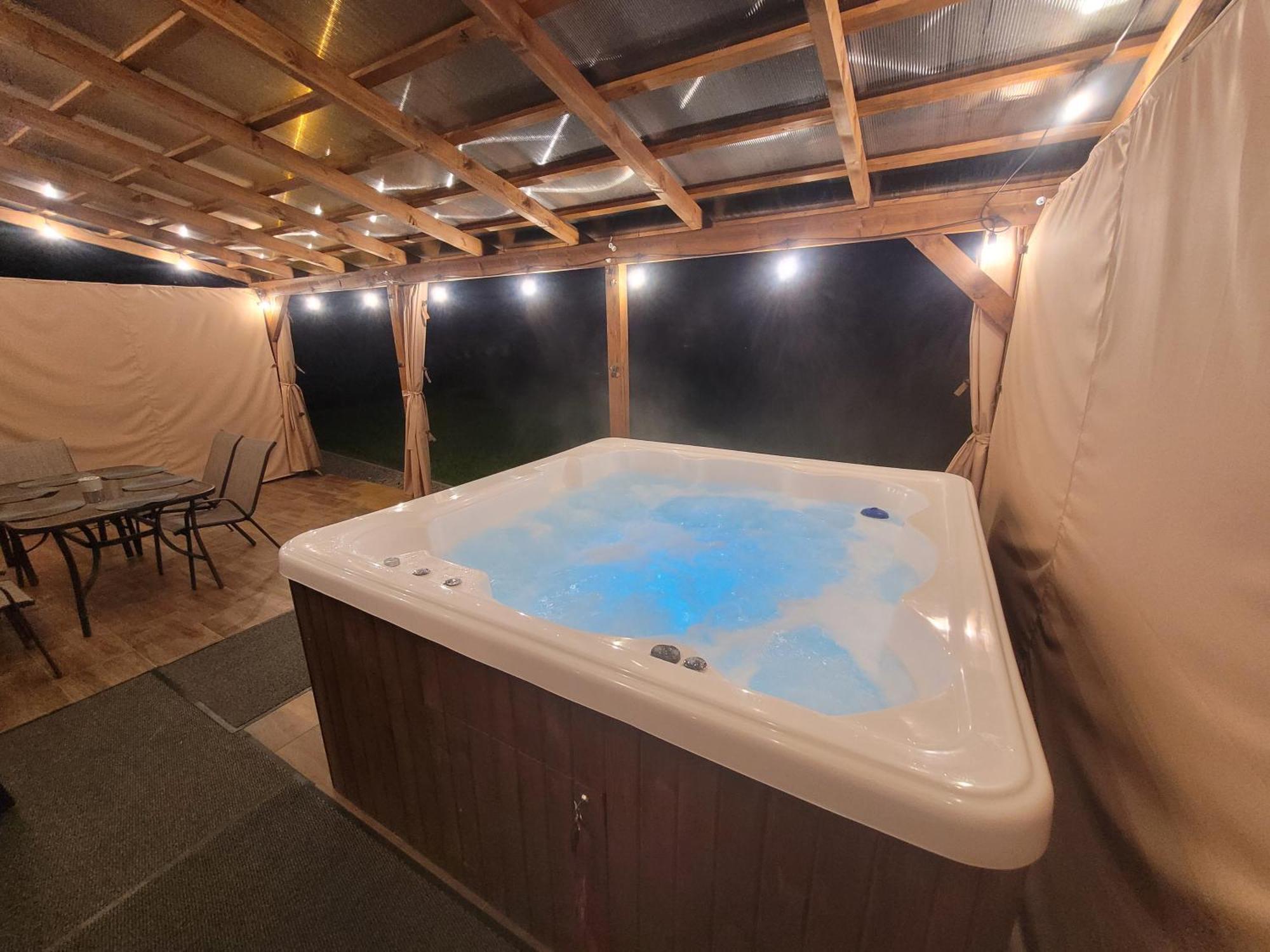 Urocza Kryjowka Ze Spa Lesko Esterno foto